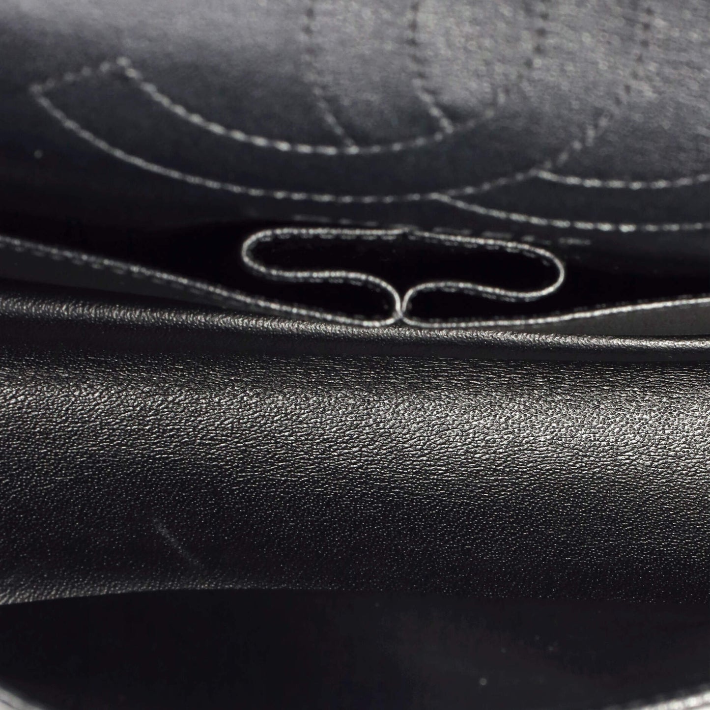 【ソーブラック】希少シャネルショルダーバッグ