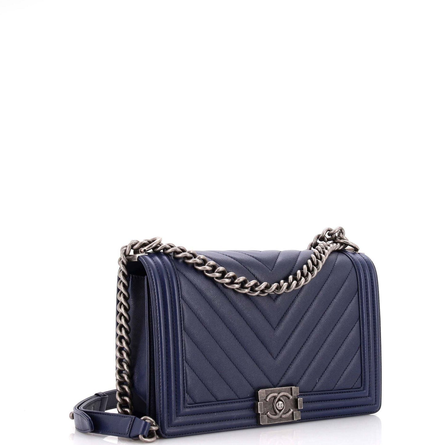 CHANELボーイ シェブロン キャビアスキンNM