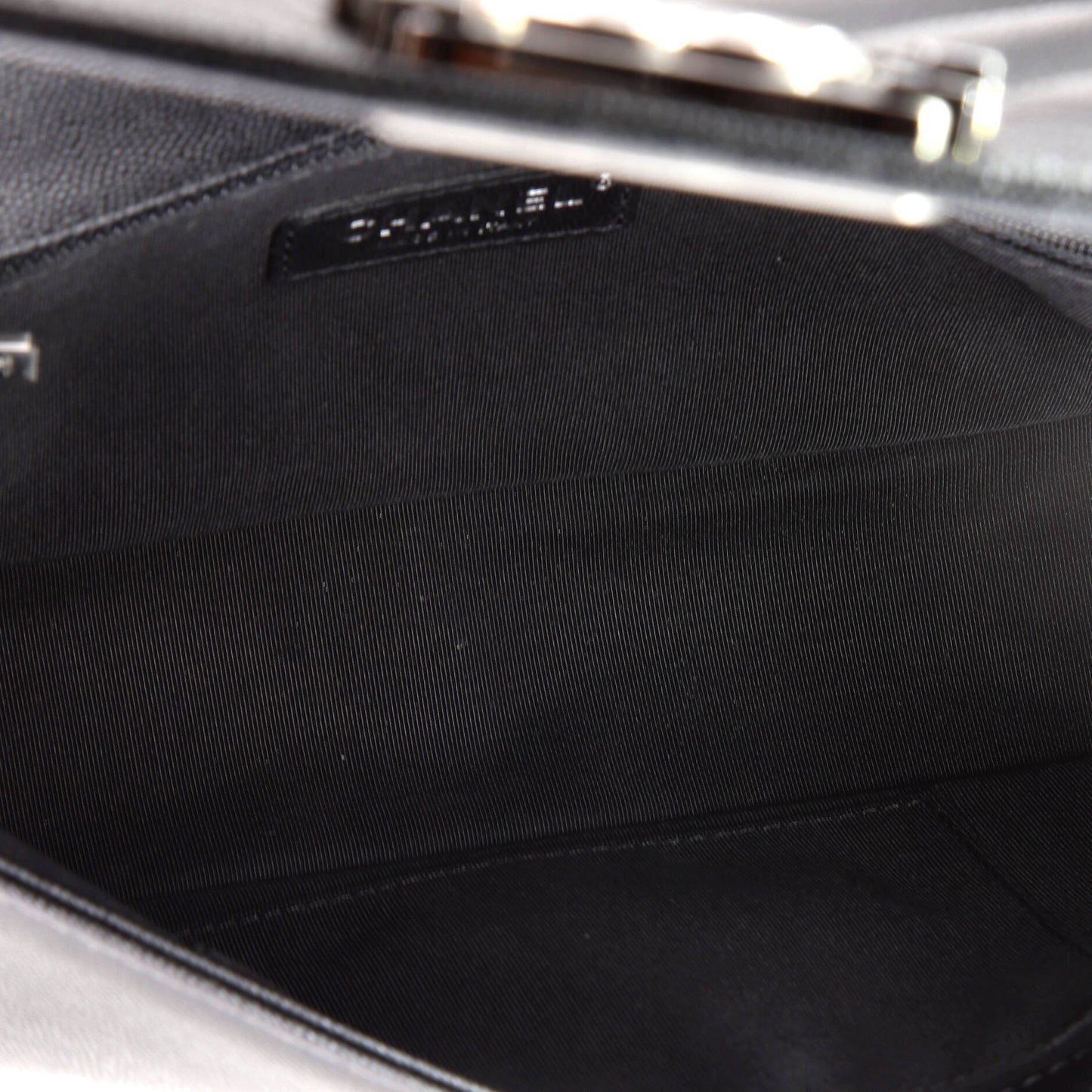 CHANELキャビアスキン シェブロン