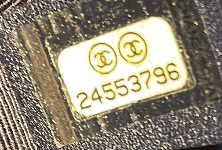 CHANELボーイ シェブロン キャビアスキンNM