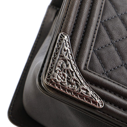 CHANELパリ・ダラス・ボーイ 装飾付き